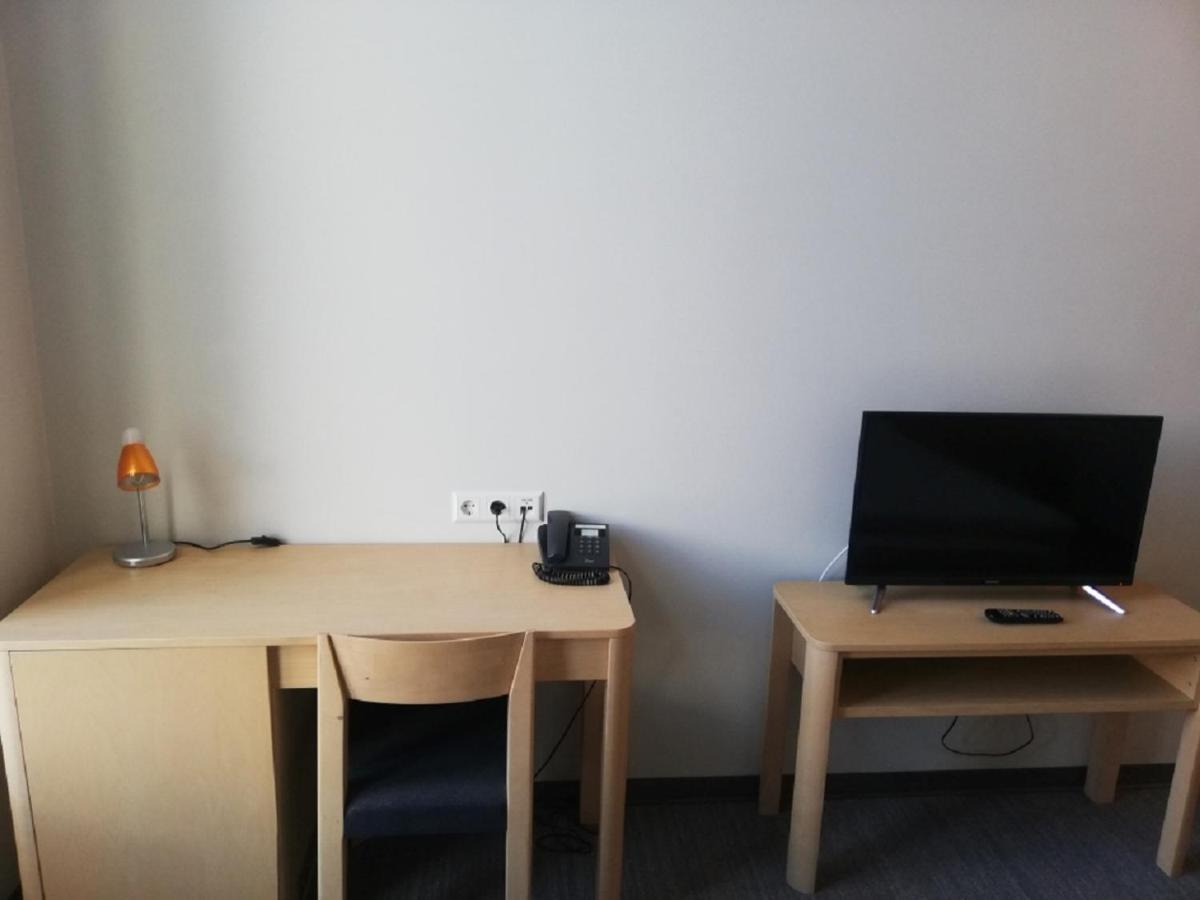 Zaliasis Slenis - Self Check-In Hotel - Free Parking Aukstkiemiai Exterior photo