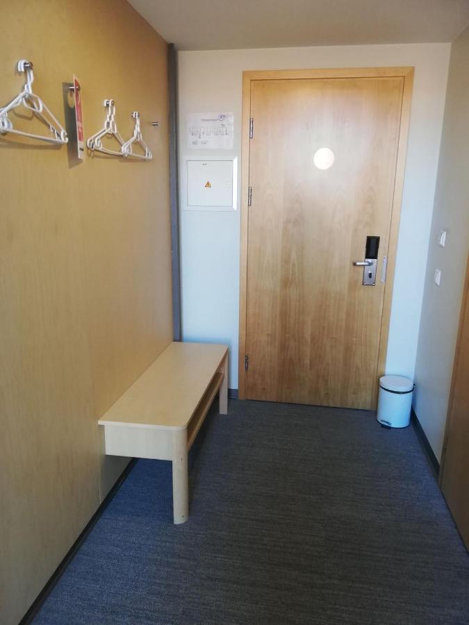 Zaliasis Slenis - Self Check-In Hotel - Free Parking Aukstkiemiai Exterior photo